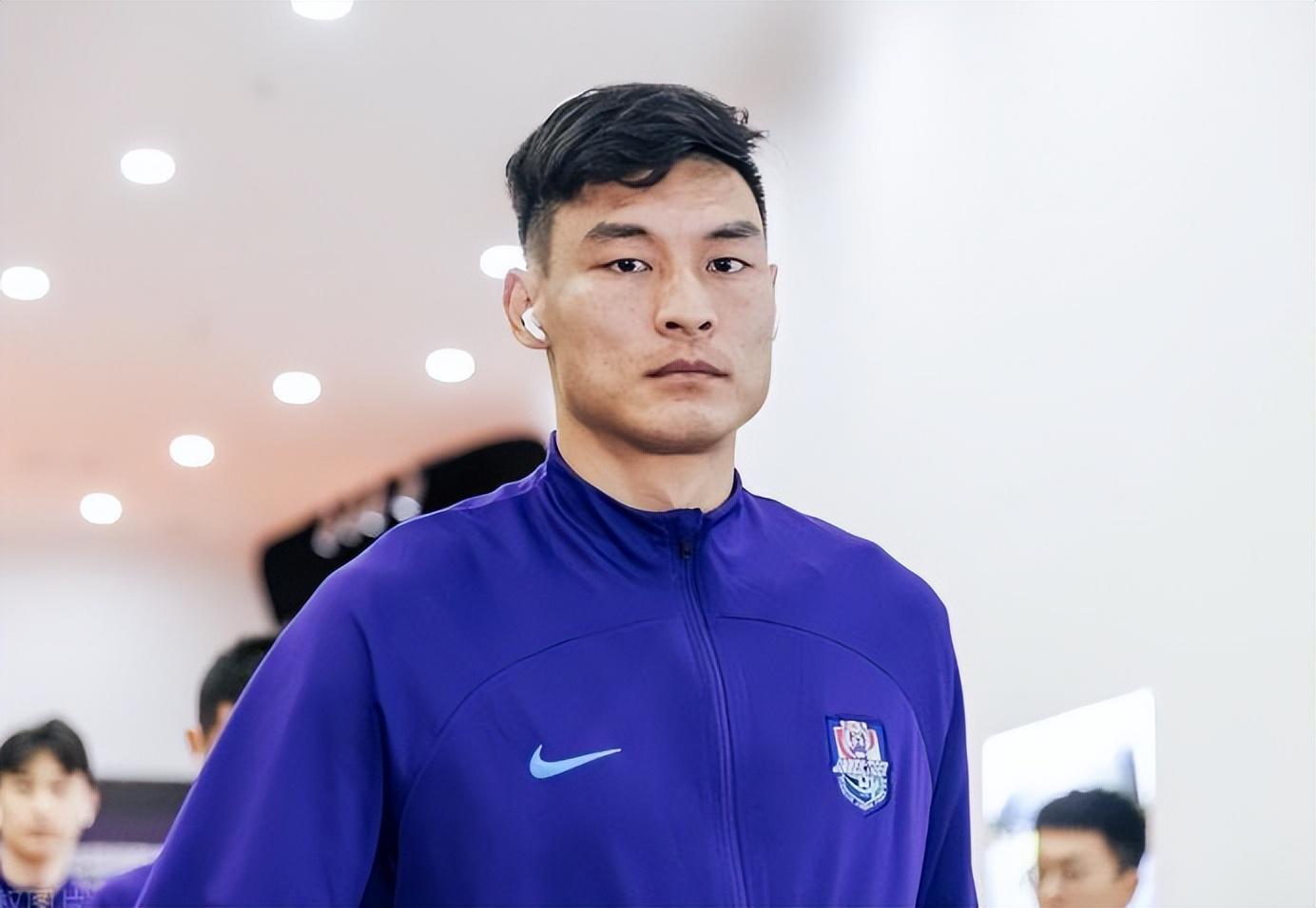 bwin体育-韩鹏飞已跟着蓉城冬训，为何网传他要回到津门虎，背后原因找到了